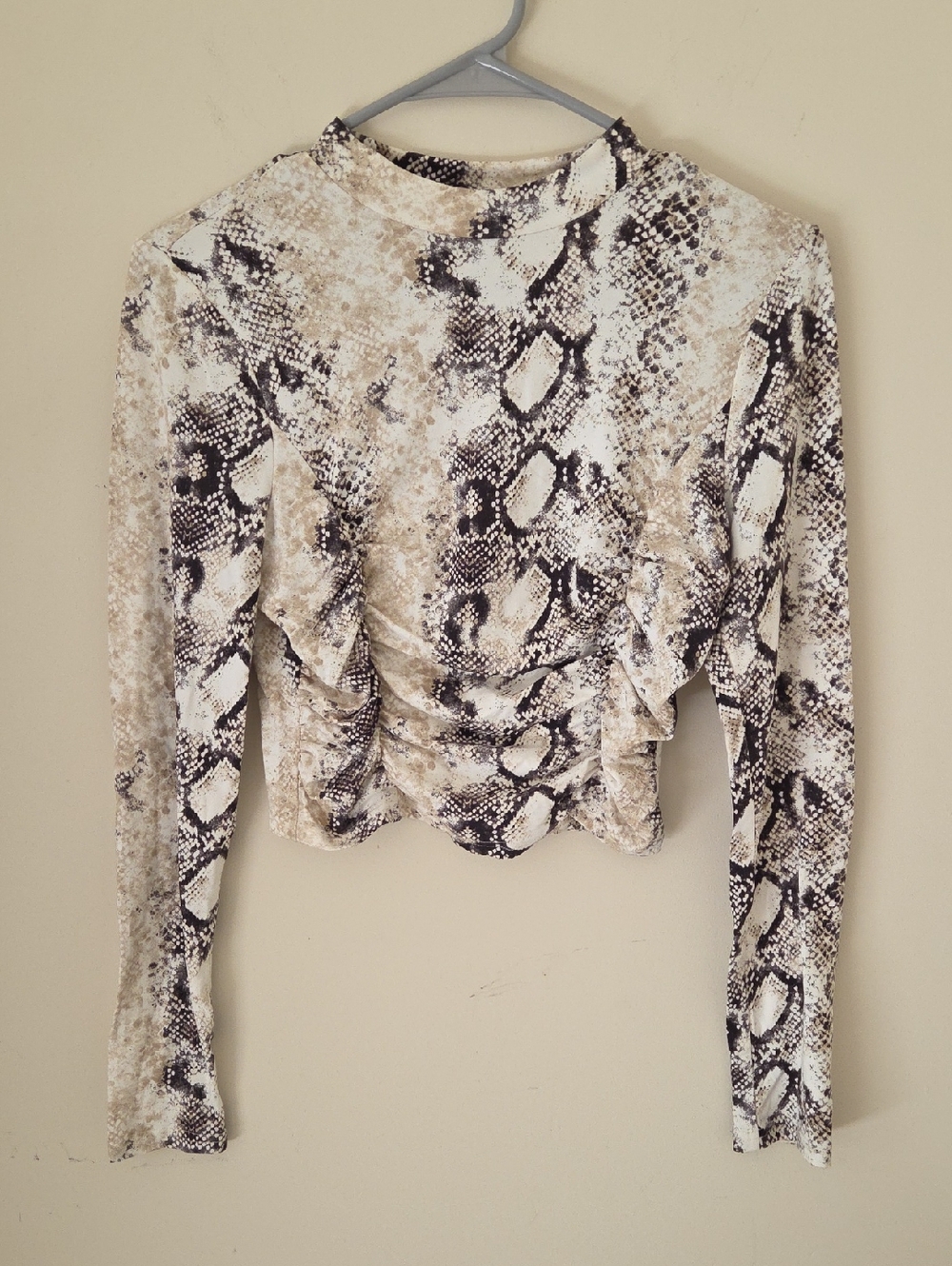 Snake Print Long-Sleeve Ruched Crop Top - Neutral